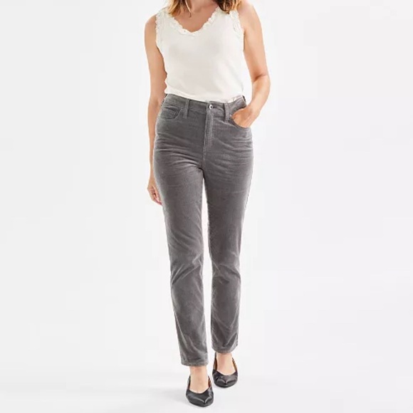 ๐ 3xโs Host Pick ๐ Petite Straight-Leg Corduroy Jeans - Picture 1 of 8